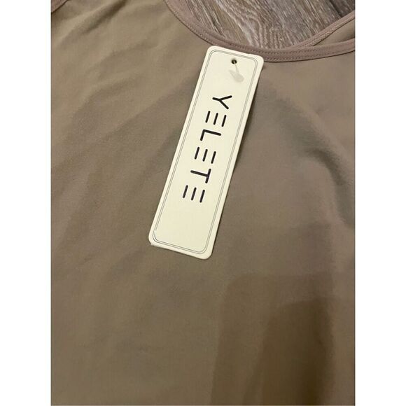 Yelete 2 Pack Seamless V U Neck Reversible Tank Top - Picture 9 of 12